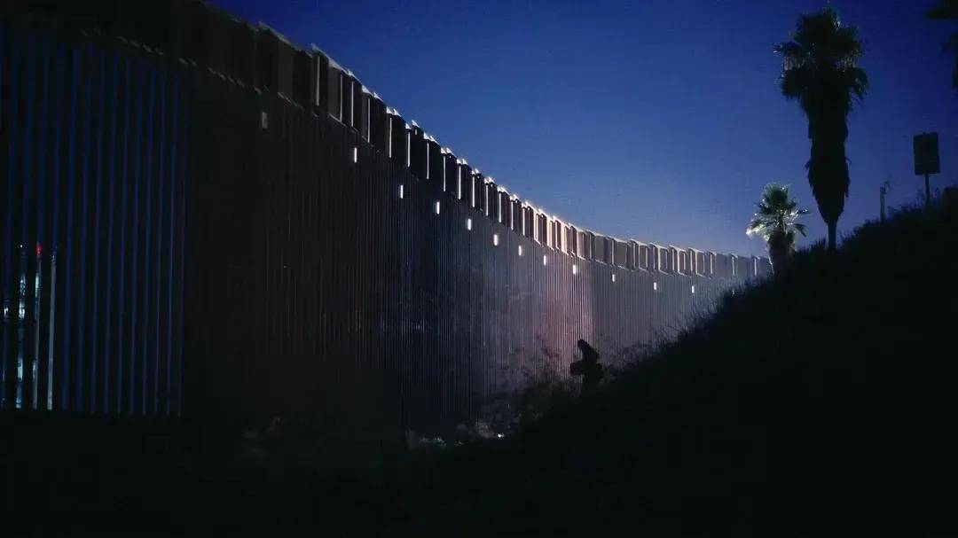 票房不济却成奥斯卡第一热门…小李子的新作《一战再战》值不值得超高评价?